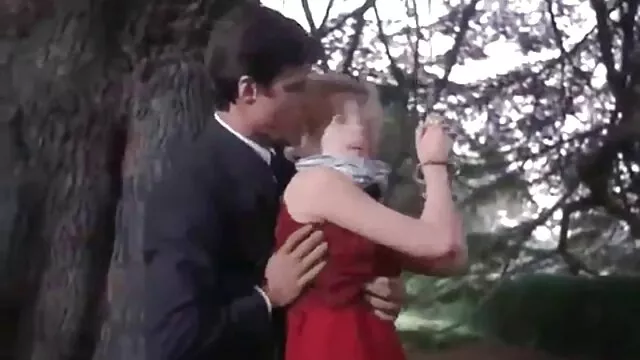 Una giovane ragazza con i capelli castani ha chiesto ad un amico di scoparla correttamente, specialmente video hot gratis italiani in anale