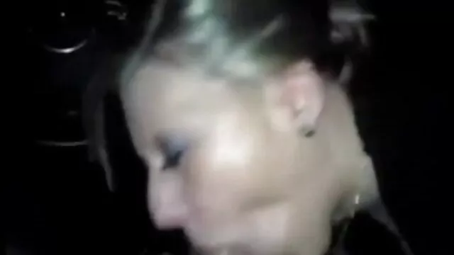 Un uomo che guarda video xxx gratis italiani sua moglie scopare sulle scale