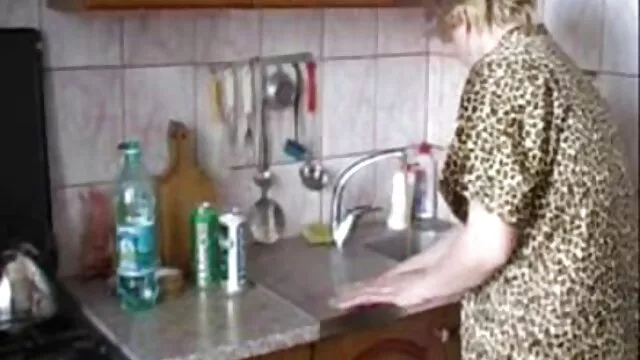 Un pesce per sexy ha aiutato Sammy a indossare un elastico sul suo pene e obbediente si alzò per divertimento anale. Seduto sul cazzo da dietro, i maschi iniziano ruvida schiaccia il video gratis casalinghe mature cazzo in anale