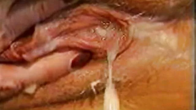 Il ragazzo masturbandosi un cazzo di grasso, e ha giurato con una scelta di mat xxx italiani gratis