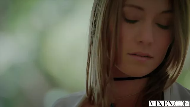 Calda film porno gratis stranieri bionda succhia un cazzo del cliente e la sorella con lui