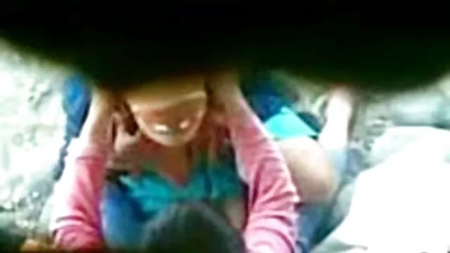 Anyutka video hot italiani gratis mostrando il fascino anteriore della lente