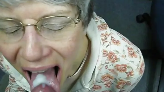 Maturo pulcini per una festa video gratuiti italiani fuori spogliarellista e ha cominciato a succhiare cazzi di loro