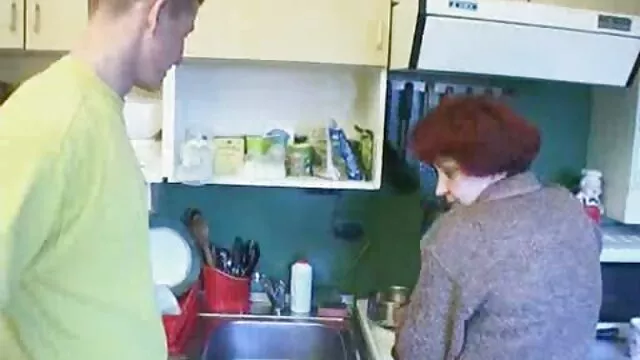 Ragazza dai capelli castani, il popolo russo non poteva nemmeno immaginare che fare video scambisti italiani gratis sesso con un giovane ragazzo si concluderà con la penetrazione anale al suo culo. Sollevando le gambe il più in alto possibile, l'inserimento del ragazzo nel buco stretto della sua amica