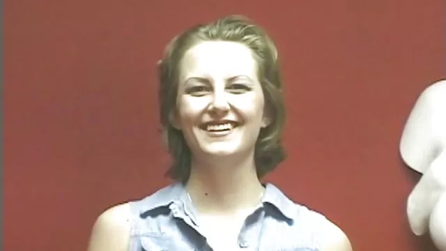 Hilary, una bionda, succulenta, non poteva iniziare a pulire la sesso porno gratis italiano casa perché tormentata dal desiderio sessuale