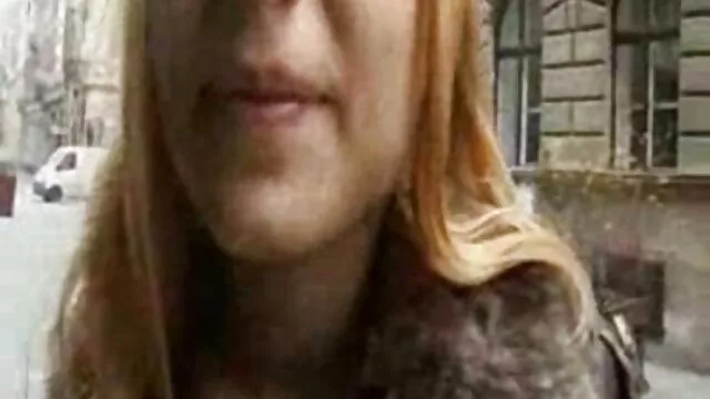 La ragazza della porta video trans italiani gratis accanto cazzo nel club
